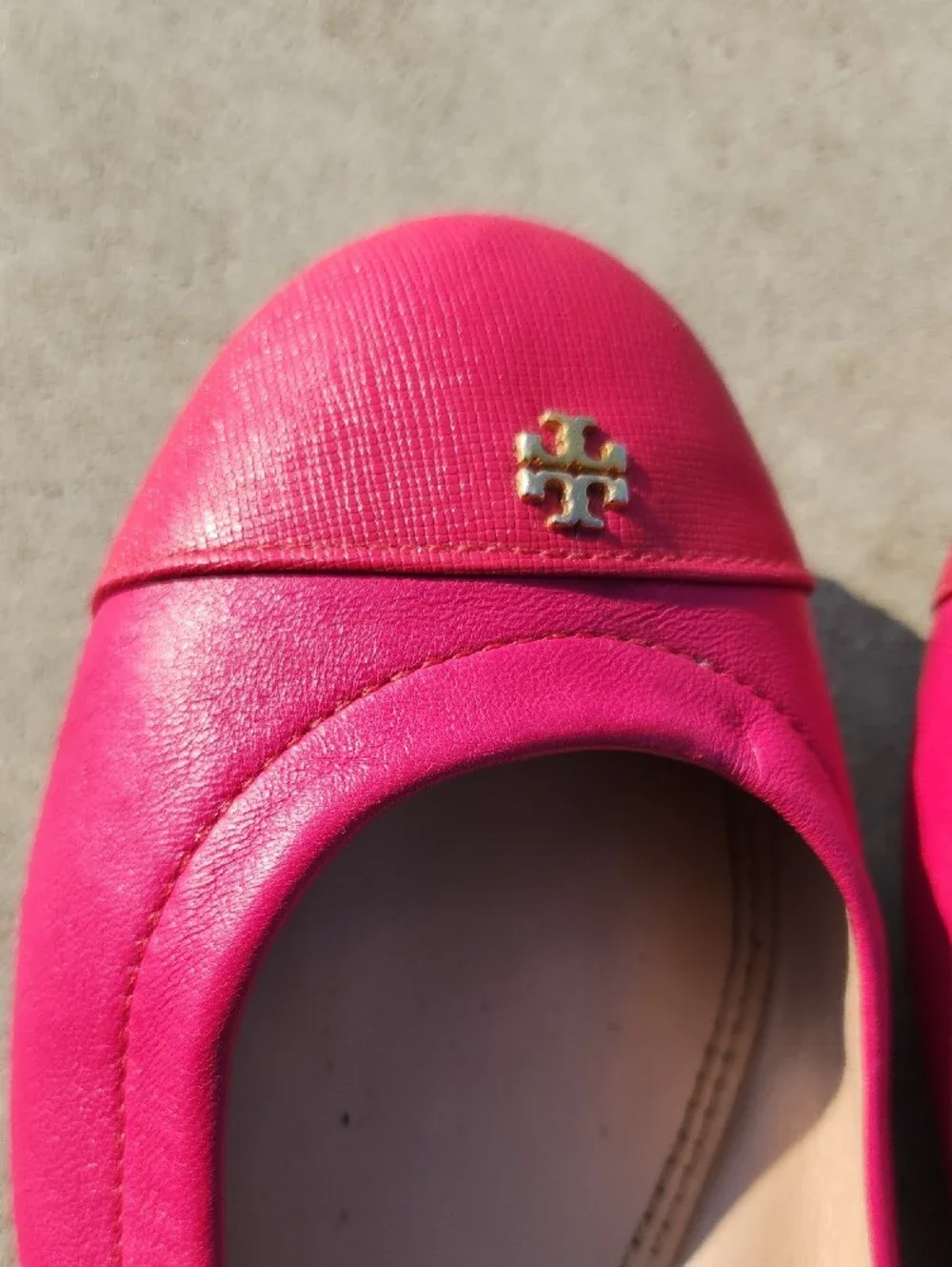 Tory Burch Women’s Pink Ballet Flats with Gold Tone Logo Accent size 8.5